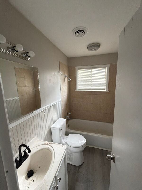 Building Photo - 228 Catalina Cir