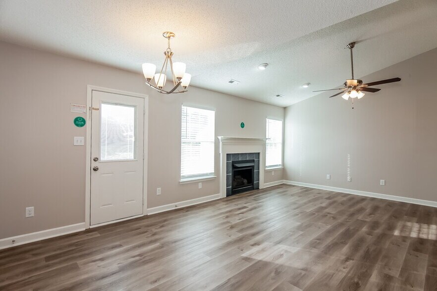 Building Photo - 6710 Rain Creek Way