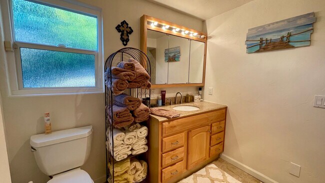 Building Photo - Ocean View 3-Bedroom House on Bay St. walkable to the Beach