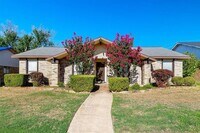 Building Photo - 3017 Rockett Dr