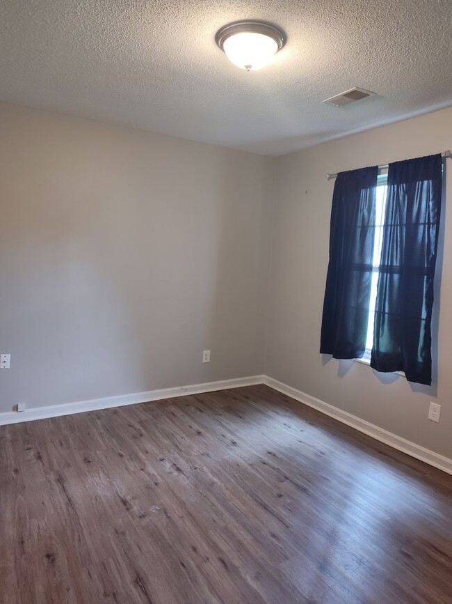 Building Photo - 3 bedroom, 2 bath ranch in Radcliff, Ky