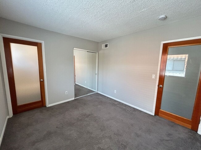 Building Photo - Beautifully Upgraded 2 Bed 2.5 Bath Townhome