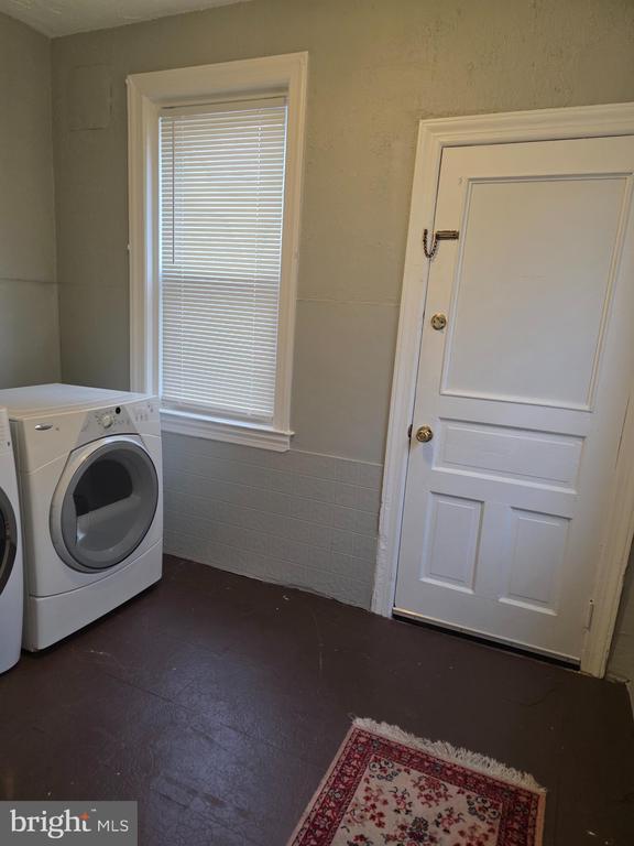 Building Photo - 1003 Maple St