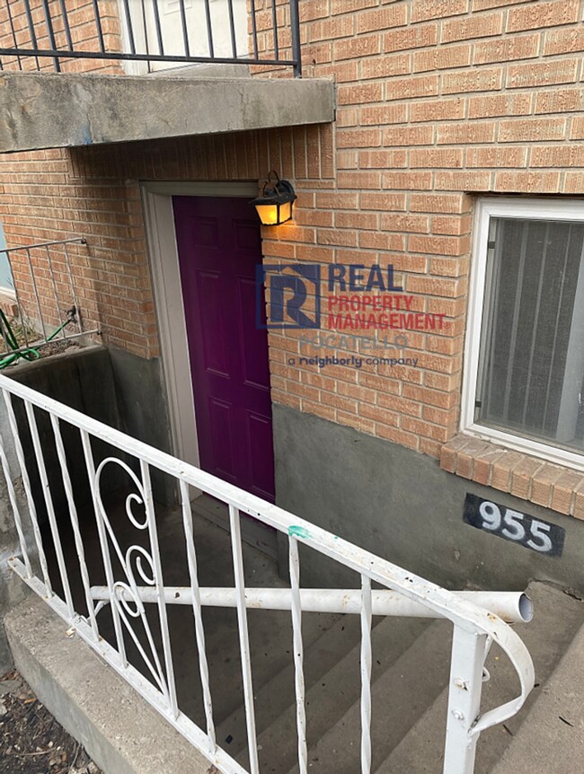 Building Photo - 955-955 Renee Ave