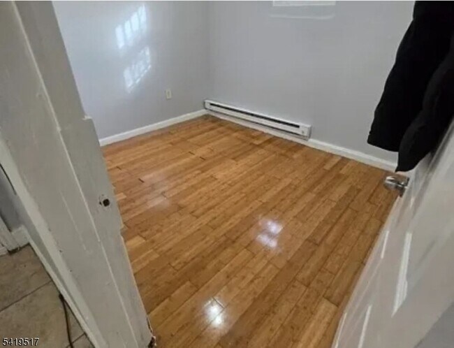 Building Photo - 588 S 10th St