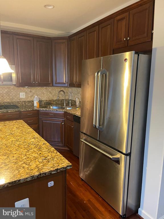 Building Photo - 1513 Regent Manor Ct