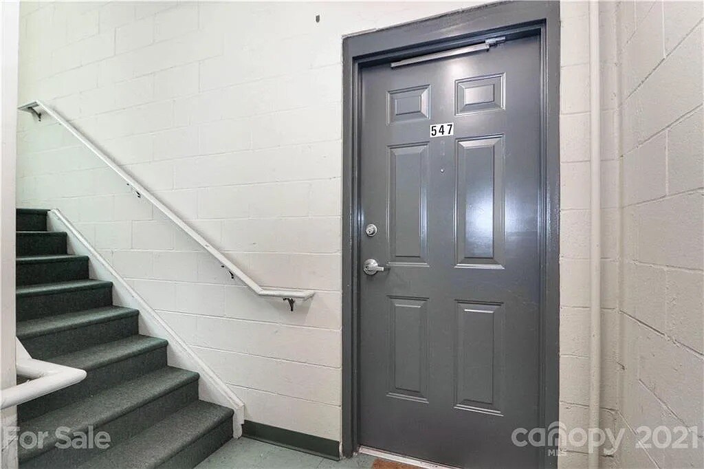 Building Photo - Room in Condo on Donatello Avenue