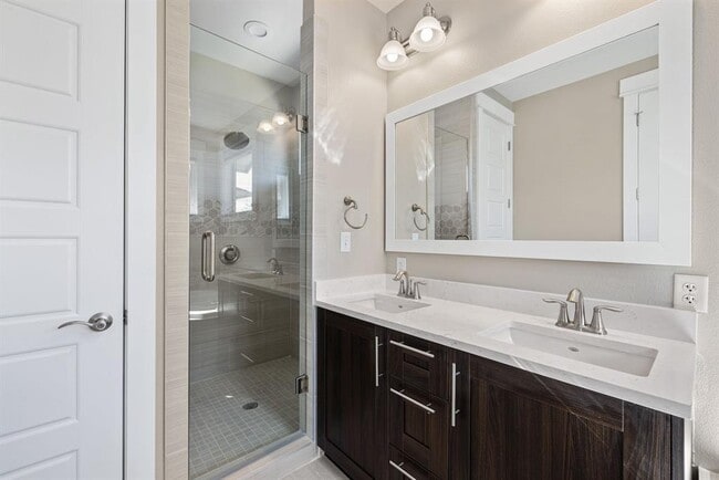 Building Photo - 1700 Cedar Bend Dr