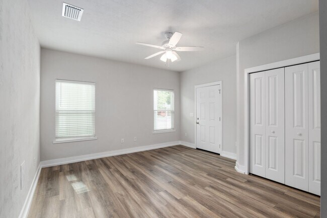 Building Photo - Stunning Brand-New 3-Bedroom, 3-Bathroom H...