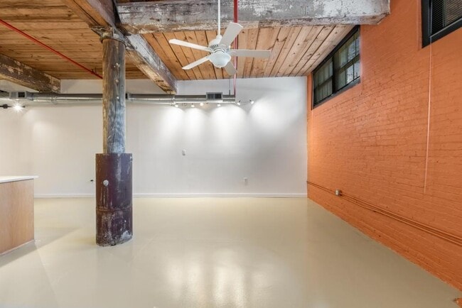 Building Photo - 170 Boulevard SE