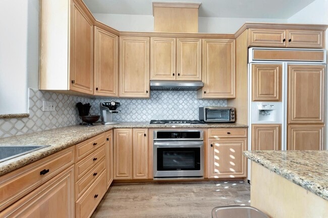 Building Photo - Queensridge Beauty - 5 bedroom on a 1/4+ acre lot