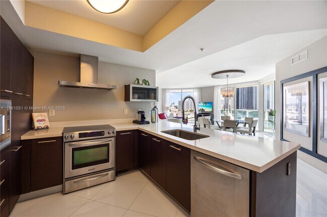 Building Photo - 250 Sunny Isles Blvd