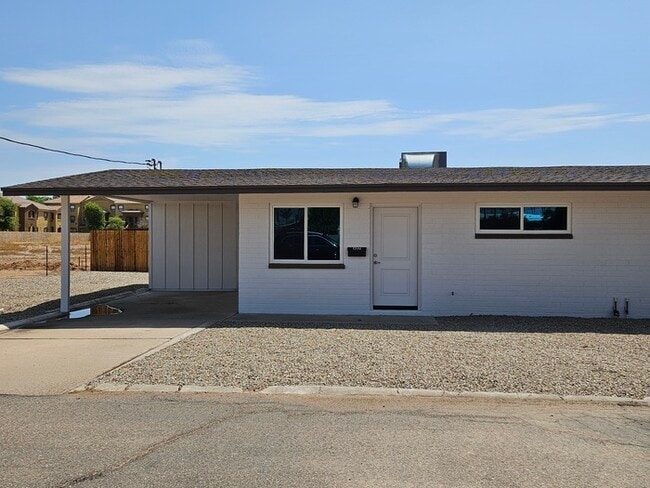 Primary Photo - Completely Updated 1 bed 1 bath with yard