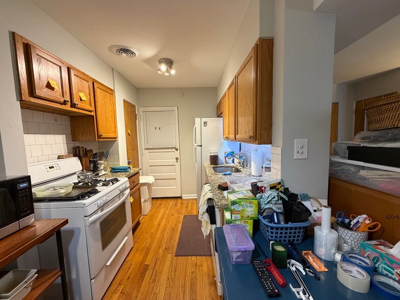 Building Photo - 6535 N Mozart St