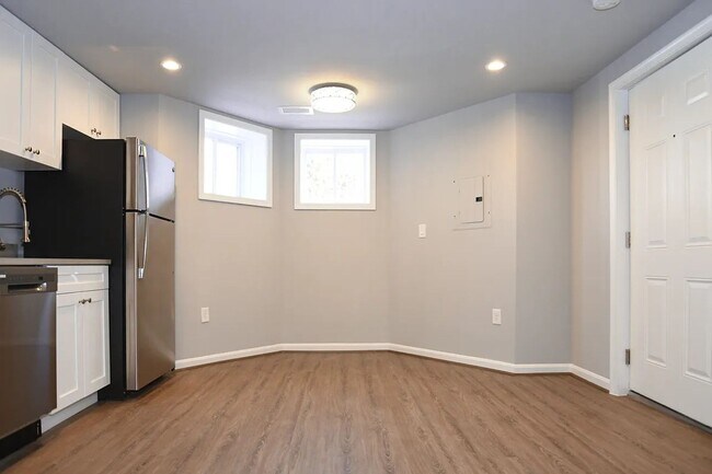 Building Photo - 1800 5th St NW