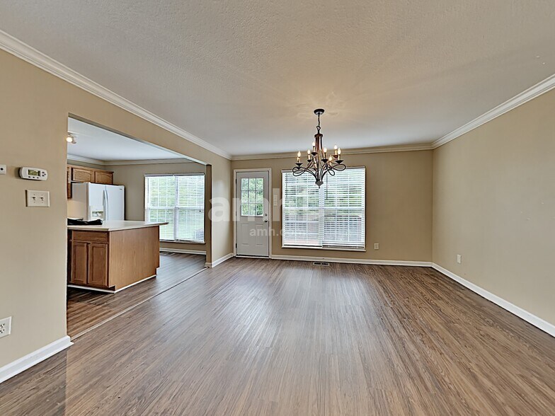 Building Photo - 4301 Aylesbury Dr