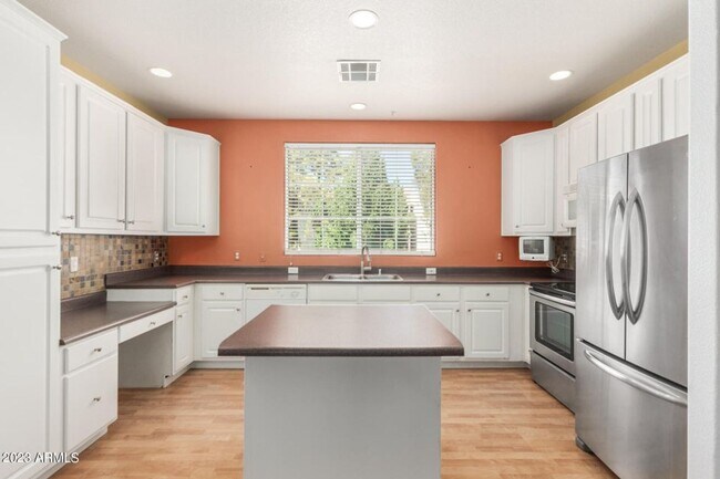 Building Photo - Amazing Townhome in Gated Community!