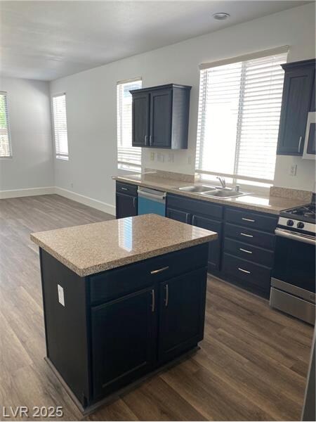 Building Photo - Single story home in gated community!