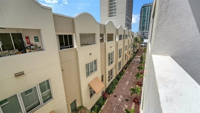 Building Photo - 235 Cocoanut Ave