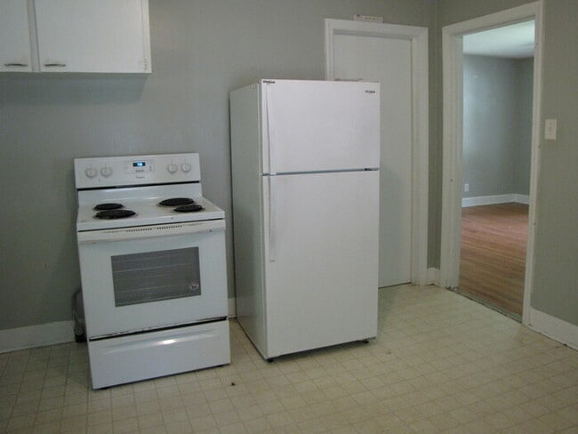 Building Photo - 415 Hugo St