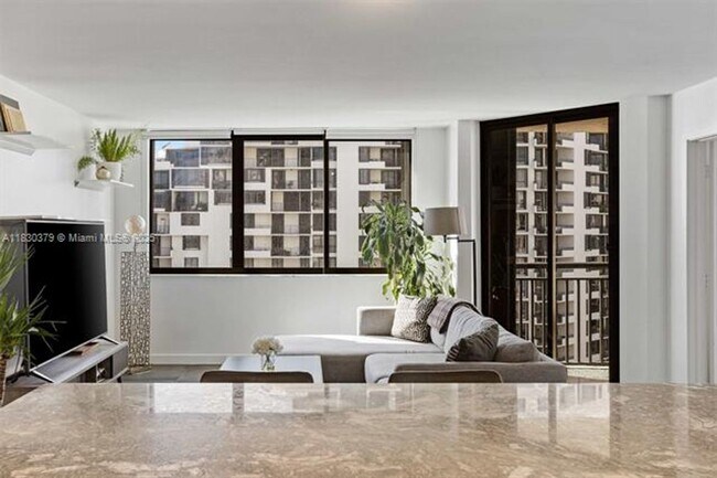 Building Photo - 540 Brickell Key Dr