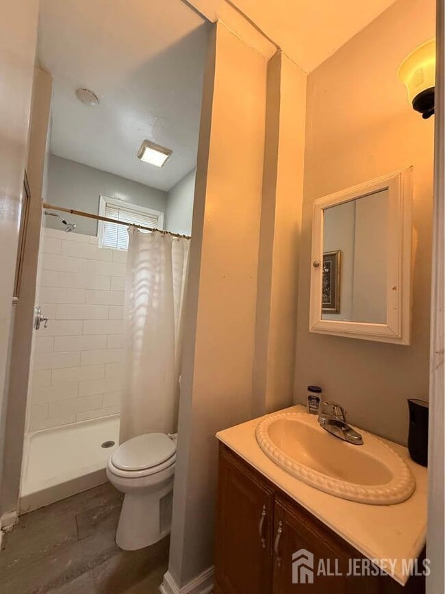 Building Photo - 53 Hassart St