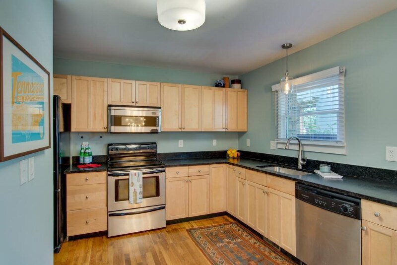 Building Photo - 940 Gale Ln