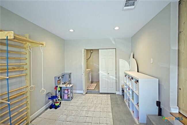 Building Photo - 315 Winburn Ave