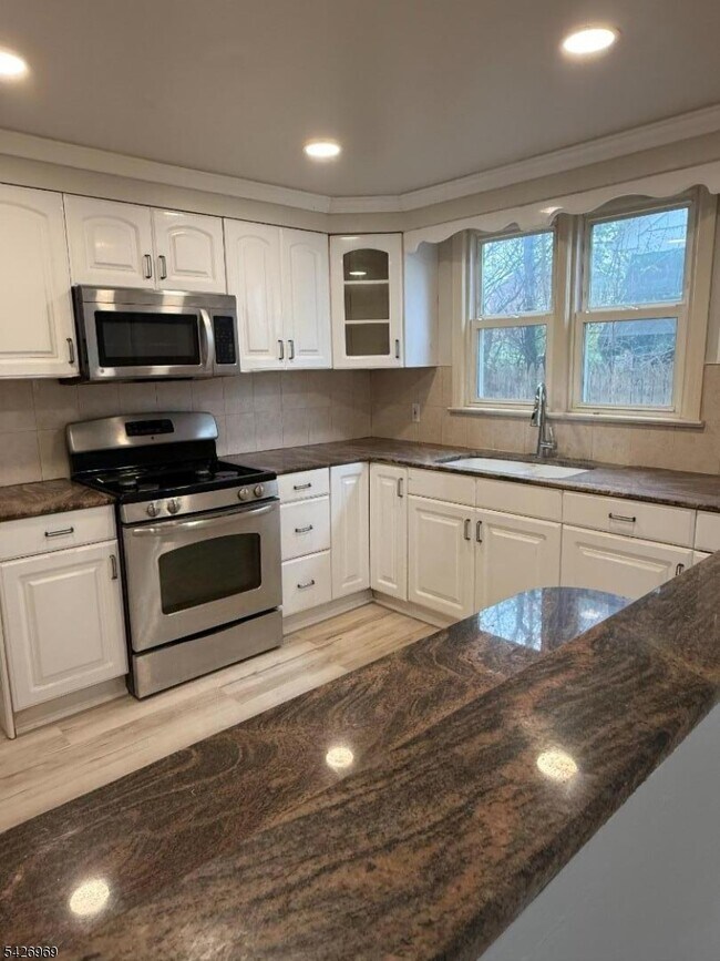 Building Photo - 271 Fuller Terrace