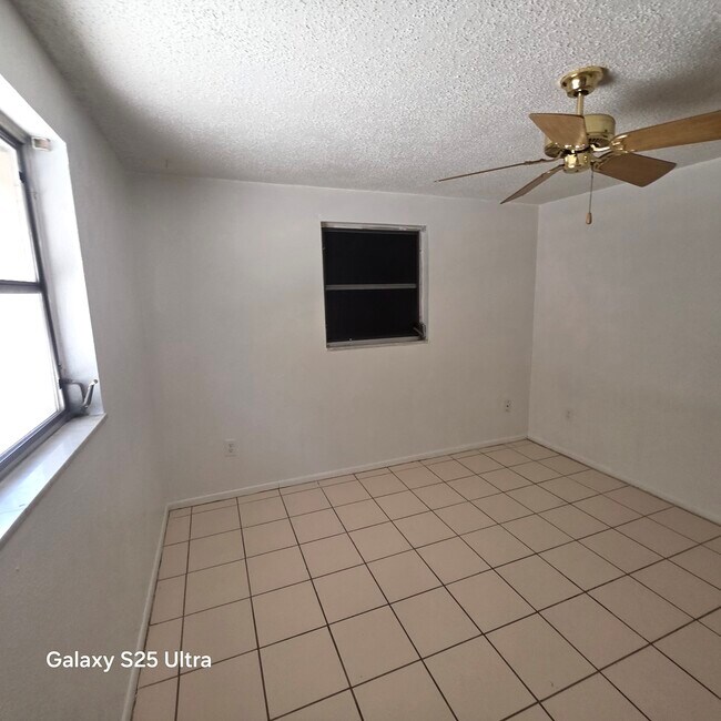 Building Photo - 3302 Bainbridge Dr
