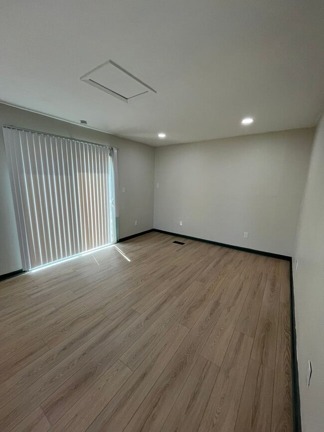 Building Photo - Beautifully Renovated 3BR Home with Modern Finishes & Spacious Living Areas