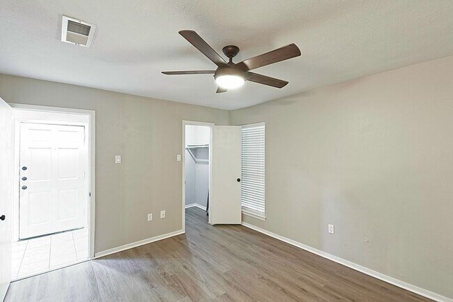 Building Photo - 889 Dublin Dr