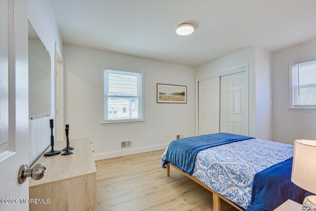 Building Photo - 212 10th Ave