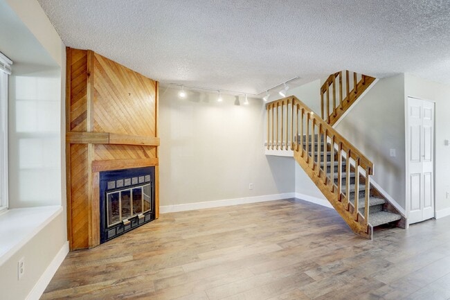 Building Photo - 2BR/2.5BA+ W/D -NEAR Cherry Creek Park