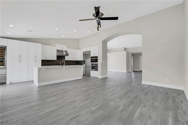 Building Photo - 7379 Majestic Bluff Pl