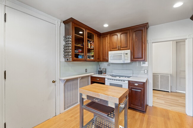 Building Photo - The Sinclaire House - Solarium Apartment