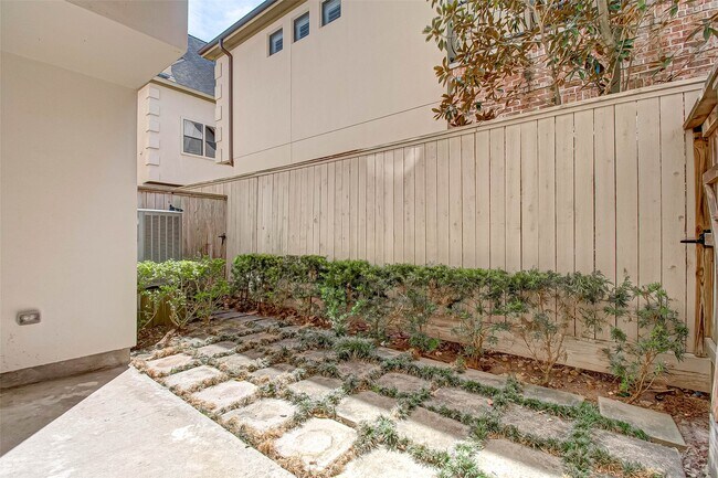 Building Photo - 4031 Bellefontaine St