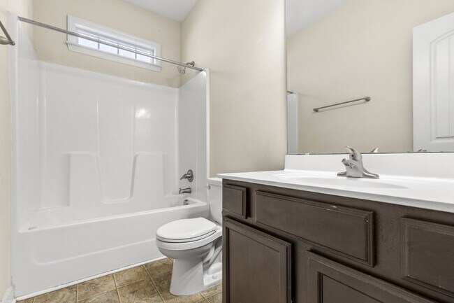 Building Photo - Towne Pointe