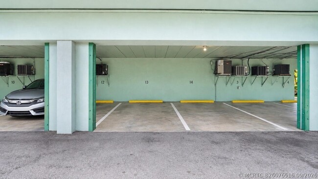 Building Photo - 701 S Royal Poinciana Blvd