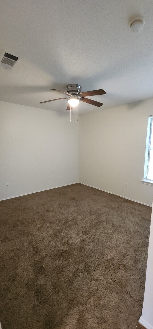 Building Photo - Now Leasing Charming 2 bedroom Townhome with garage & fenced backyard.  – 9110 White Settlement R...