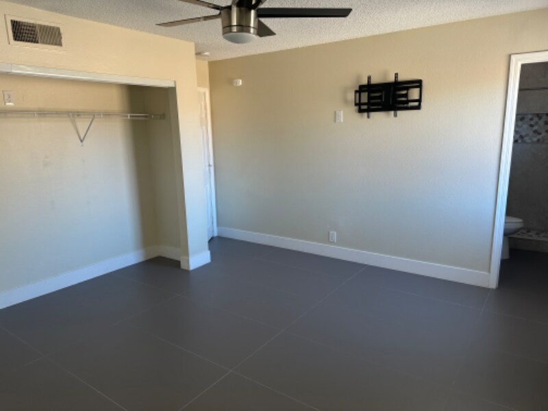 Building Photo - 704 Mc Dermit St