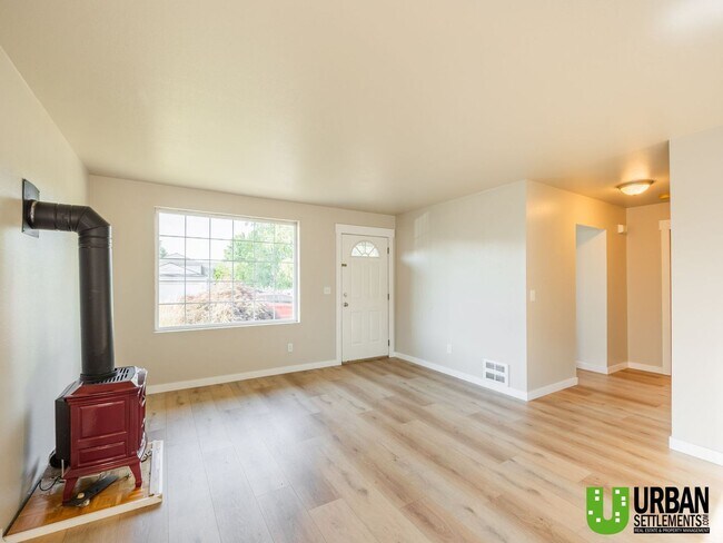 Building Photo - 4112 E 23rd Ave