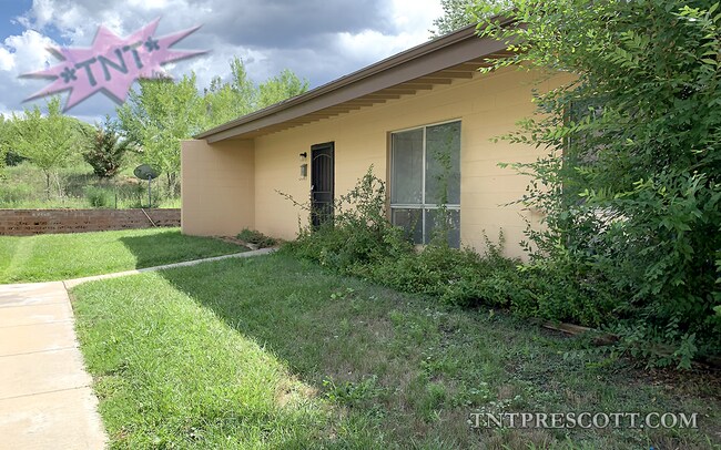 Building Photo - 336 Country Club Cir