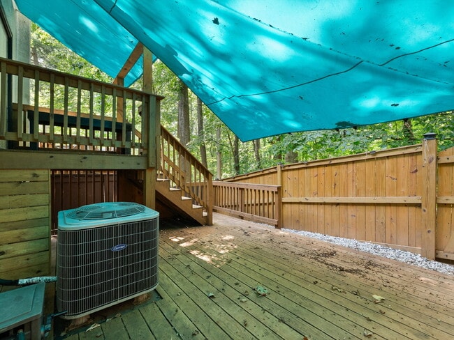 Building Photo - Spacious Reston Townhome in a Prime Centra...
