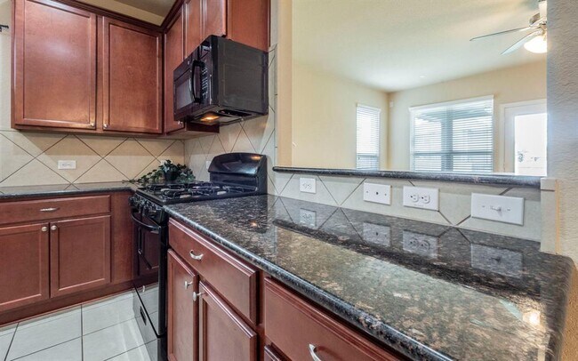 Building Photo - 8021 Arezzo Dr