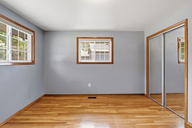 Building Photo - 6520 N Sutherlin St