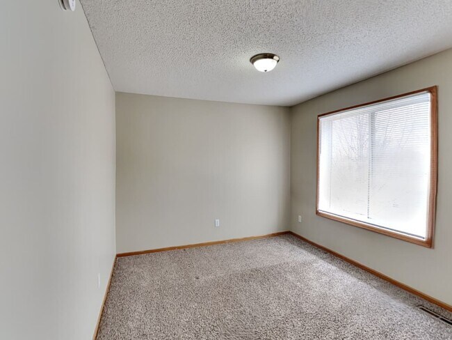 Building Photo - 1933 Mathias Rd