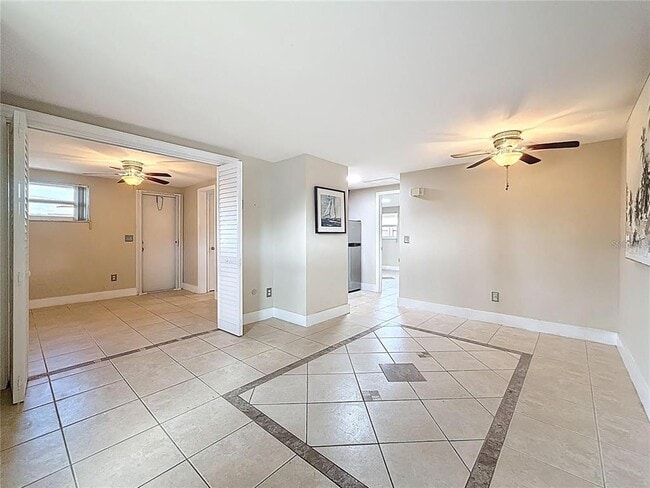 Building Photo - 2600 N Paula Dr