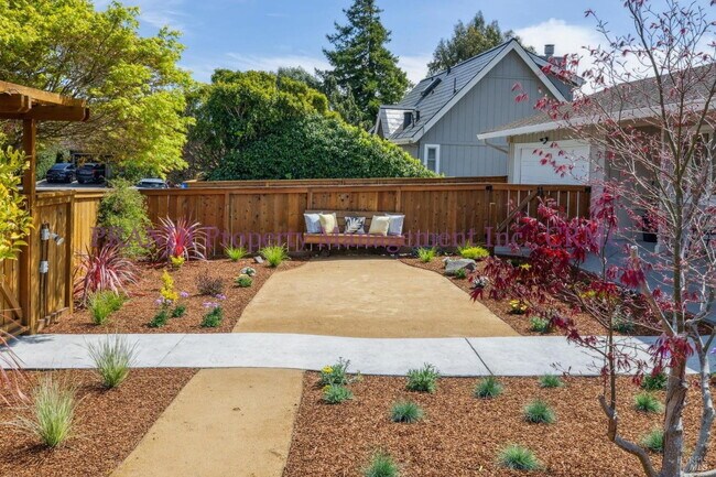 Building Photo - Quintessential Mill Valley Lifestyle in th...