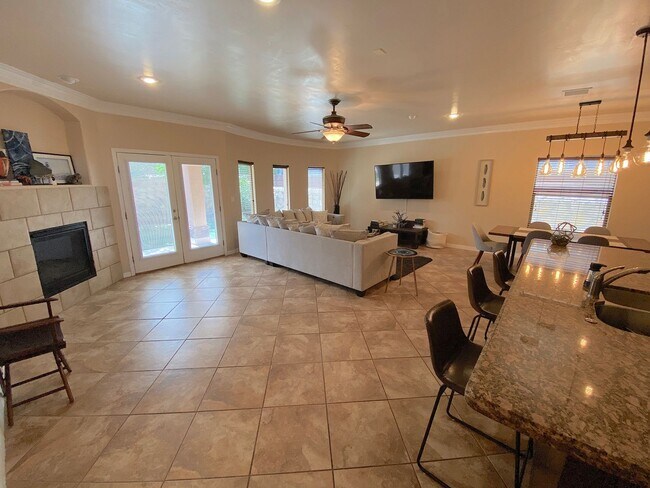 Building Photo - Northeast El Paso 3bed Refrig A/C